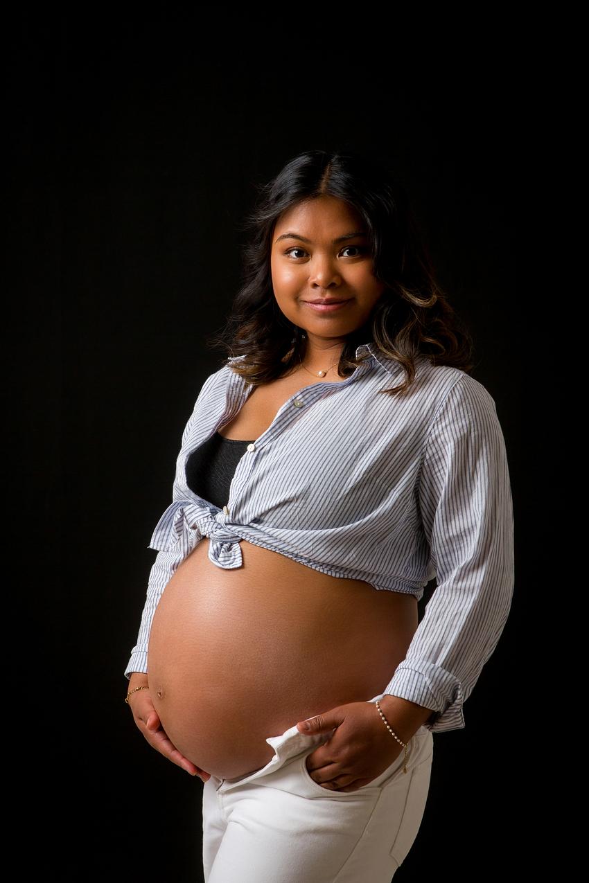 photographe nancy femme enceinte fond noir